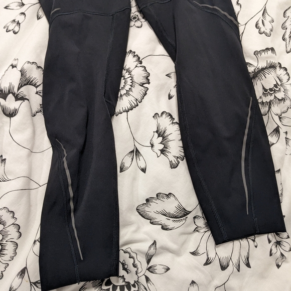 Lululemon Base Pace High-Rise Reflective Tight 25"Black, Size 6 - Picture 7 of 10